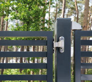 version_400_3dm_bearing-hinge__detail_anthracite_gate_in_front_of_forest__1920px