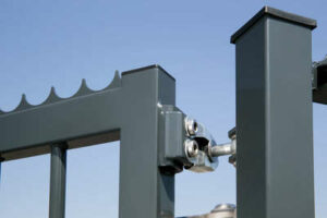 version_400_gbmu4dshield__detail_anthracite_gate_top__1920px